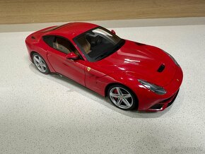 Predám Hotwheels Elite Ferrari F12 1/18 - 6