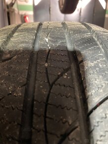 Predám zimné pneu 235/60R18 2 kusy SUV - 6