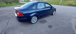 Ford Focus sedan - 6