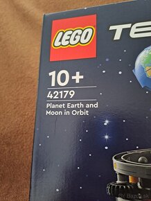 LEGO Technic 42179 Planéta Zem a Mesiac na obežnej dráhe - 6