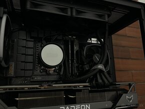 ➡️Ryzen 5 7600\32GB\RX 7900XTX\SSD-HDD\1000W Zdroj\zár. 48m - 6