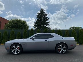 Dodge Challenger 6,4 SRT8 - 6