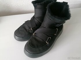 UGG Classic Boom Buckle Pôvodná cena: 179EUR Čižmy - 6