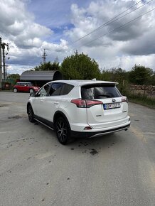 Toyota RAV4 2.0 l D-4D Manual FWD - 6