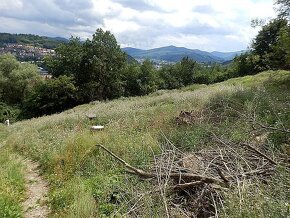 Na predaj veľký stavebný pozemok priamo v Pov. Bystrici - 6