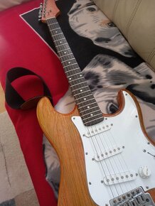 Predam Fender Stratocaster- - 6