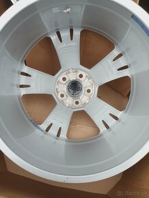 5x112 r21 Audi Q8/SQ8-Zimni sada - 6