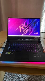 Asus ROG Strix Scar III - 6