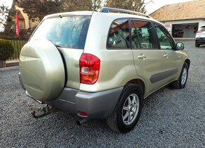 TOYOTA RAV4 2.0D 4x4 - KLIMA- VYHREV SEDADIEL - ŤAŽNE ZAR - 6