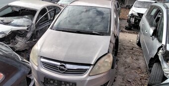 Opel Zafira B 2008 predám DVERE, KAPOTA, PIATE DVERE, NARAZN - 6