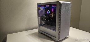 Ryzen 9 5900X, 32GB Ram, NVME 1TB, RX7600XT 16GB - 6