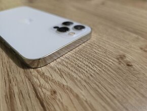 Iphone 12 pro 128gb v super stave ma len velmi jemne znamky - 6