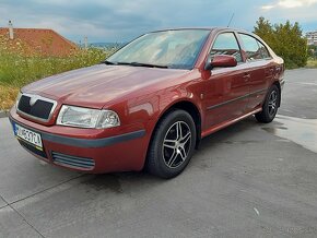 Škoda Octávia 1.6 benzín sedan - 6