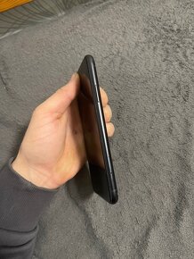 iPhone xr - 6