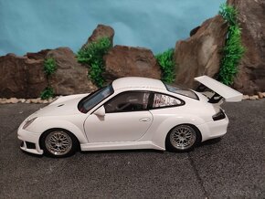 prodám model 1:18 porsche 911 GT3 RSR 996 plain body version - 6