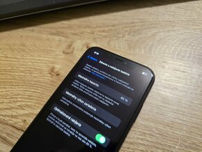 Iphone XR 64gb plnefunkcny v super stave je na nom nosene oc - 6