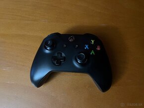 Predám Xbox One X 1TB + 2 x Controller a nabíjacia stanica - 6