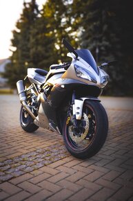 Yamaha r1 - 6