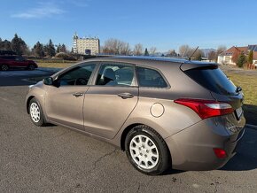 Hyundai i30 1.6crdi 94 kw - 6