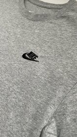 Nike Svetlosivé pánske tričko M s krátkym rukávom a logom - 6