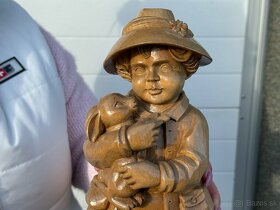 Velmi hezká stará dřevěná socha chlapec s králíčkem - 6