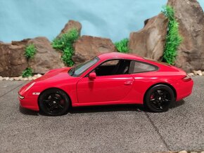 Prodám model 1:18 Porsche 911 Carrera 4s - 6