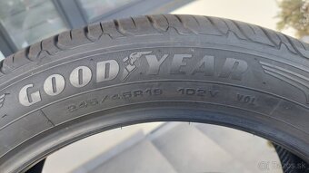 245/45 R19 Goodyear EfficientGrip Performance SUV - 6