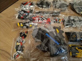 LEGO Technic motorka Yamaha MT-10 SP 42159 - 6