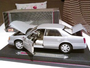 Predam Cadillac DeVille DTS 1:18 2006 - 6