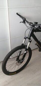 Predám karbónový horský bicykel XL v TOP stave - 6