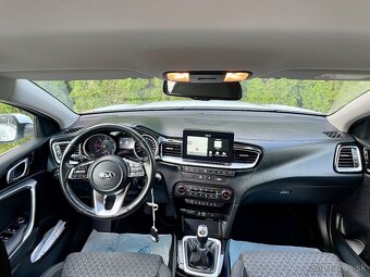 KIA Cee’d Sporty Wagon 1.6 CRDi 136k First Edition - 6