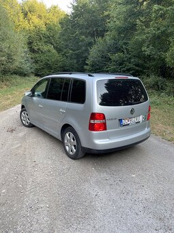 Volkswagen Touran 2.0 TDI 16V - 6