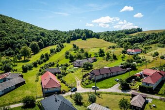 Ponúkame na predaj slnečný pozemok v obci Ladomírov - 6