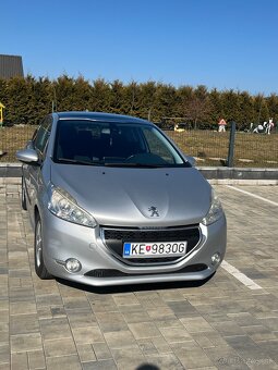 Peugeot 208 - 6