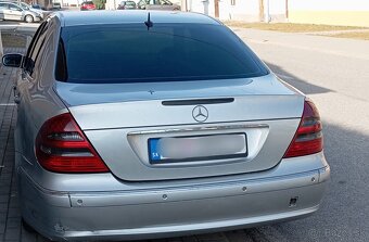 Predám mercedes w211 e270 cdi automat - 6