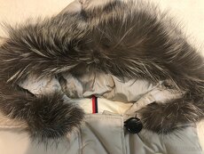 Dámska Originál MONCLER páperová zimná vesta veľ.S - 6