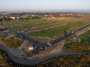 Stavebný pozemok s inžinierskymi sieťami v Cíferi - 6