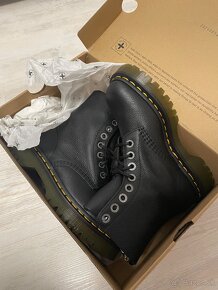 Dr. Martens - 6