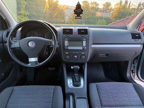 Volkswagen Golf V 1.6 benzin Automat 5-dverový - 6