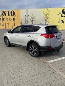 Toyota RAV4 - 6