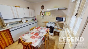 Dvojgeneračný RD Nesvady, veľký pozemok 2120 m2, 3 vchody - 6