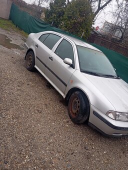 Rozpredám škoda Octavia 1..1.6..74kw - 6