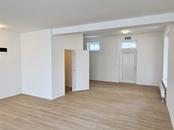 Obchodný/ Administratívny priestor, 112,60m2, ul. Údernícka - 6