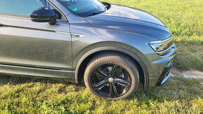 Volkswagen Tiguan R-line black. - 6