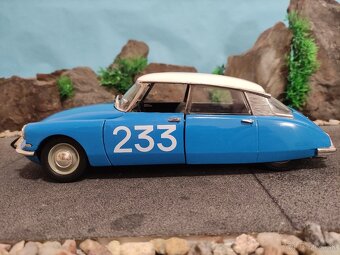 Prodám model 1:18 Citroen DS19 Berline 1963 - 6