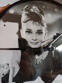 Predam skvostné hodiny Audrey Hepburn Raňajky u Tyffanyho - 6