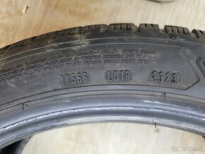 predam zimné pneumatiky Goodyear 245/40 R18 - 6