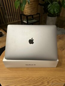 MacBook Air Retina 13 palcový r. 2019, Magic mouse a adaptér - 6