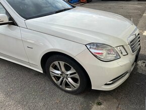 Mercedes-Benz E (W212) - diely z vozu - 6