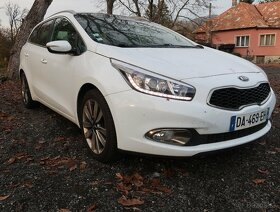 Kia Cee´d Premium 1,6CRDi 128k, panorama, navigácia, AUTOMAT - 6